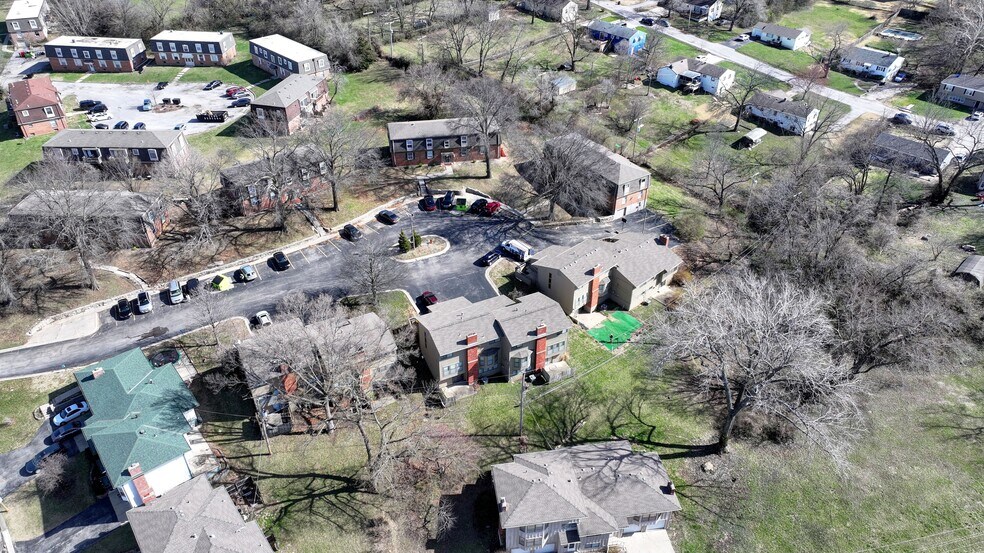 More Photos Of 8627 Countryshire Ln, Kansas City Apartments For Sale