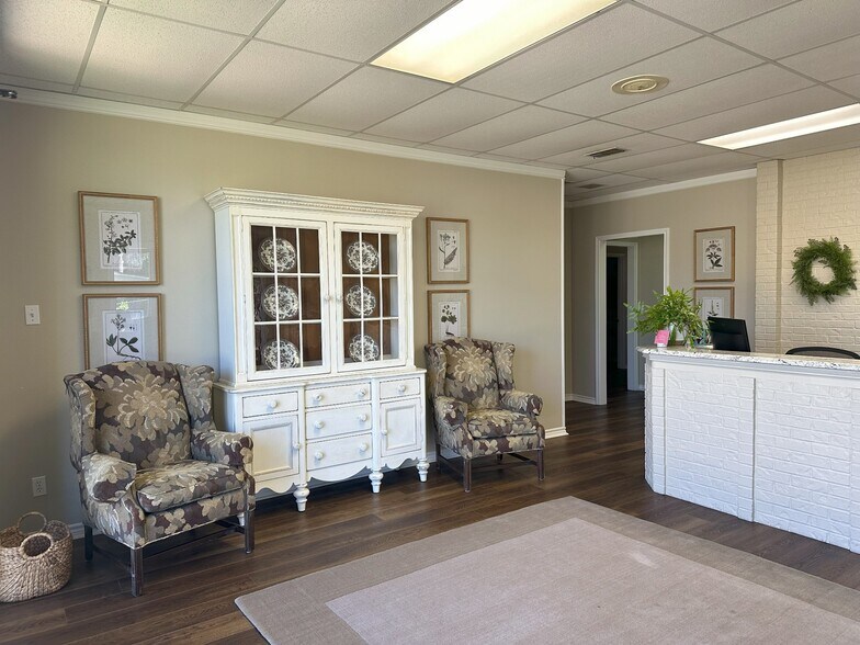 More Photos Of 901 N Mallard St, Palestine Medical For Sale