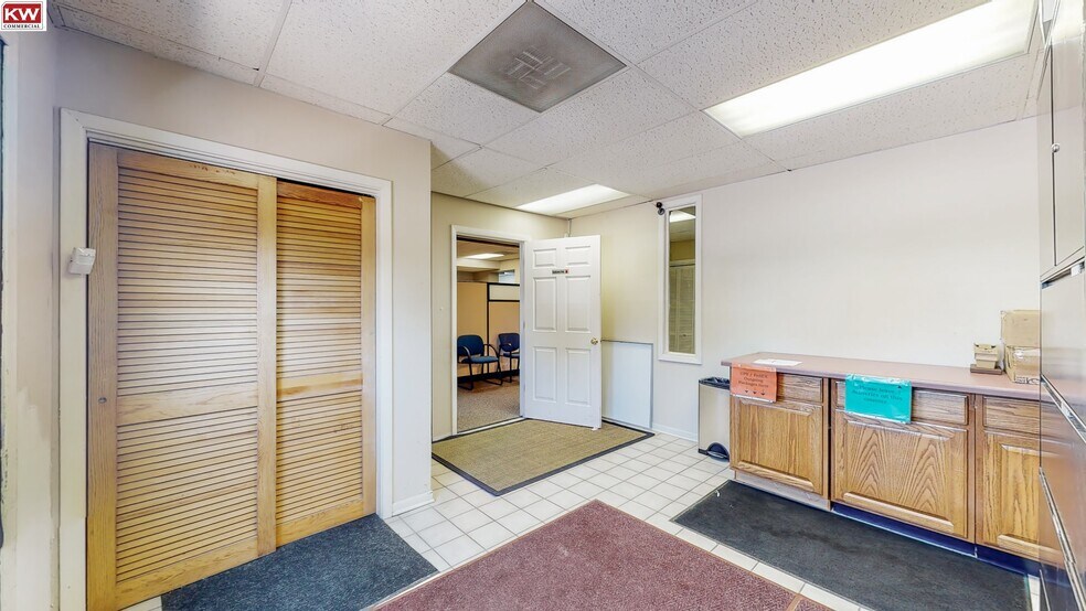 More Photos Of 707-717 N Iowa Ave, Villa Park Office For Sale