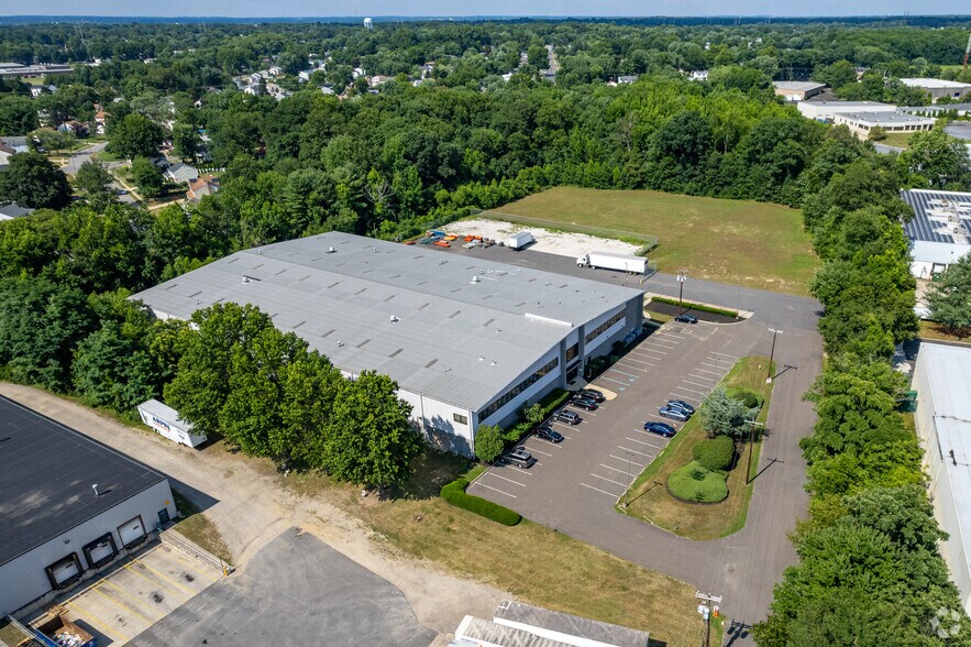 More Photos Of 923 N Lenola Rd, Moorestown Warehouse For Lease