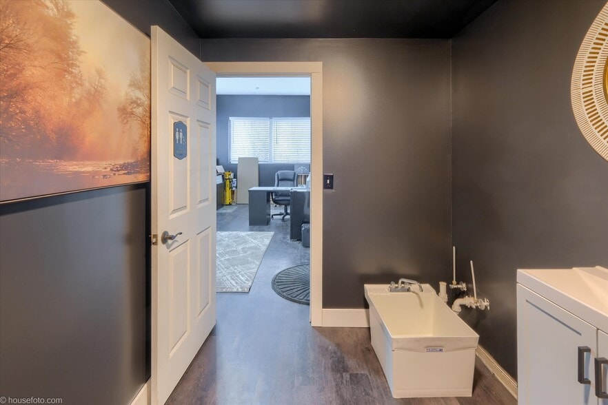 More Photos Of 5482 Miller Rd, Swartz Creek Auto Repair For Sale