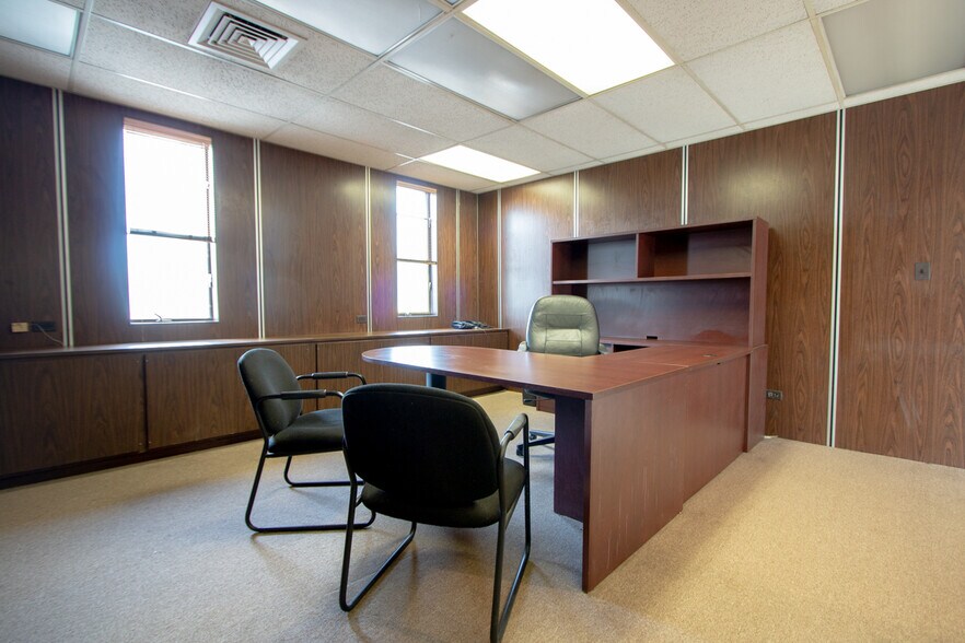 More Photos Of 3533 S Archer Ave, Chicago Office For Lease