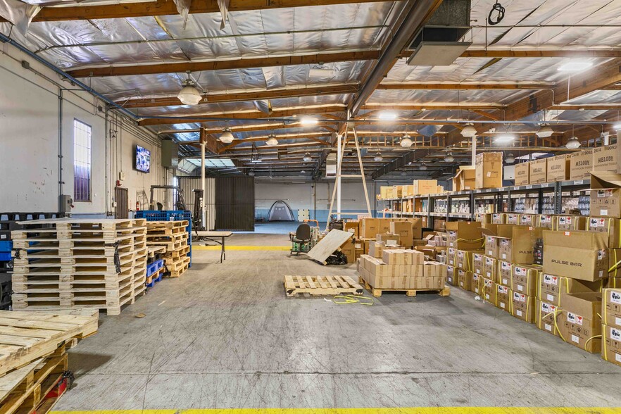 More Photos Of 9362 Eton Ave, Chatsworth Warehouse For Lease