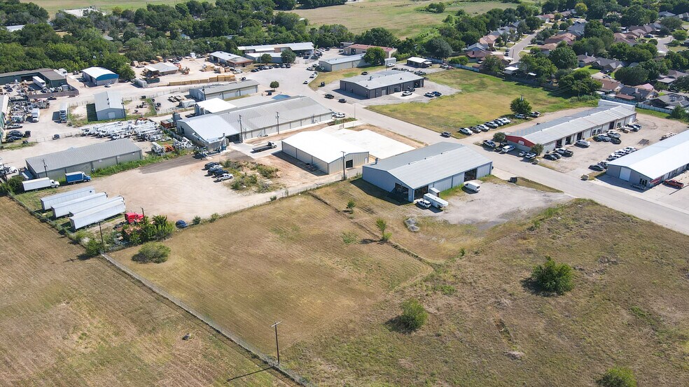 More Photos Of 328 Thomas Pl, Everman Manufacturing For Sale