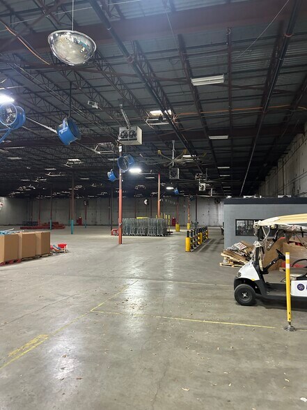 More Photos Of 8040 Bayberry Rd, Jacksonville Unknown For Lease