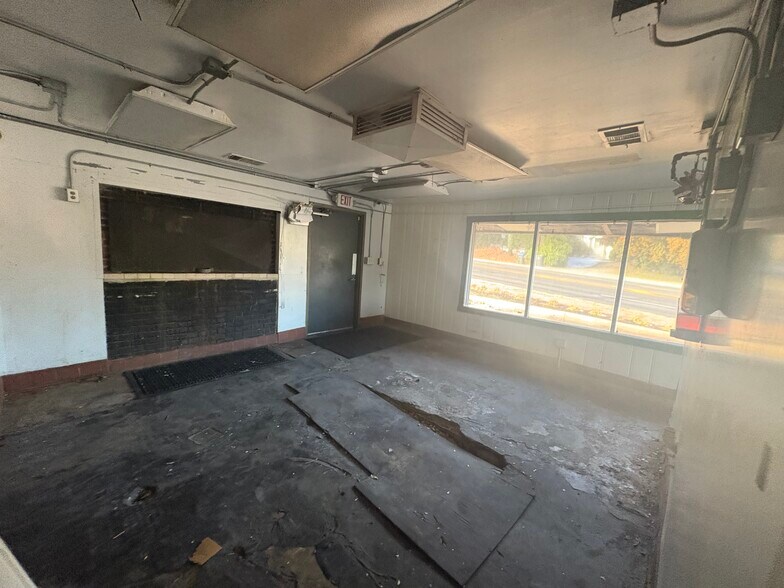 More Photos Of 659 Atlanta St, Roswell Restaurant For Sale