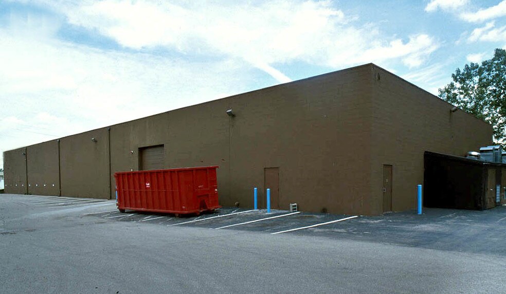 More Photos Of 35687 Industrial Rd, Livonia Warehouse For Lease
