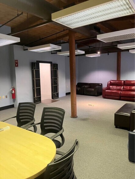 More Photos Of 521 Mount Hope St, North Attleboro Warehouse For Lease