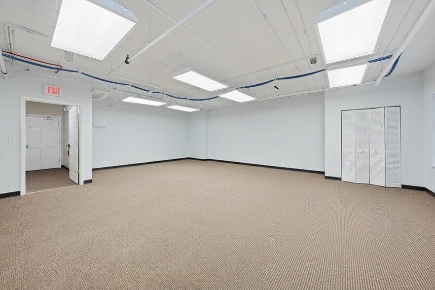 More Photos Of 828 N Cass Ave, Westmont Office For Sale
