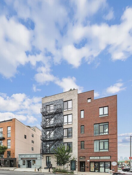 More Photos Of 193 Greenpoint Ave, Brooklyn Apartments For Sale