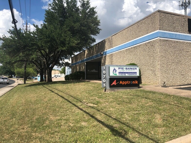 More Photos Of 10705 Metric Blvd, Austin Light Distribution For Lease