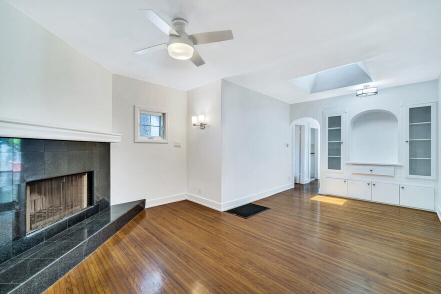 More Photos Of 1231-1233 17th St, Santa Monica Apartments For Sale