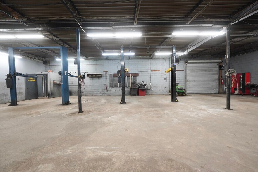 More Photos Of 5948 Homestead Rd, Rex Flex For Sale