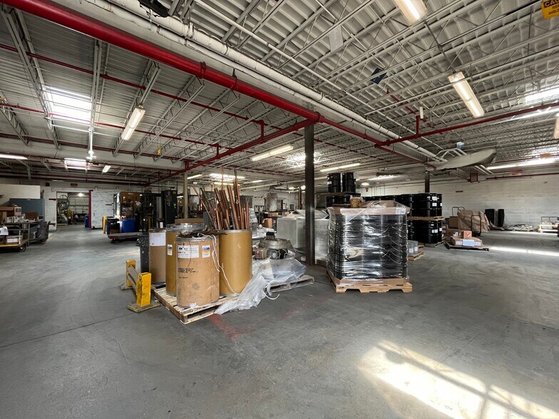 More Photos Of 33 Haynes Cir, Chicopee Industrial For Lease