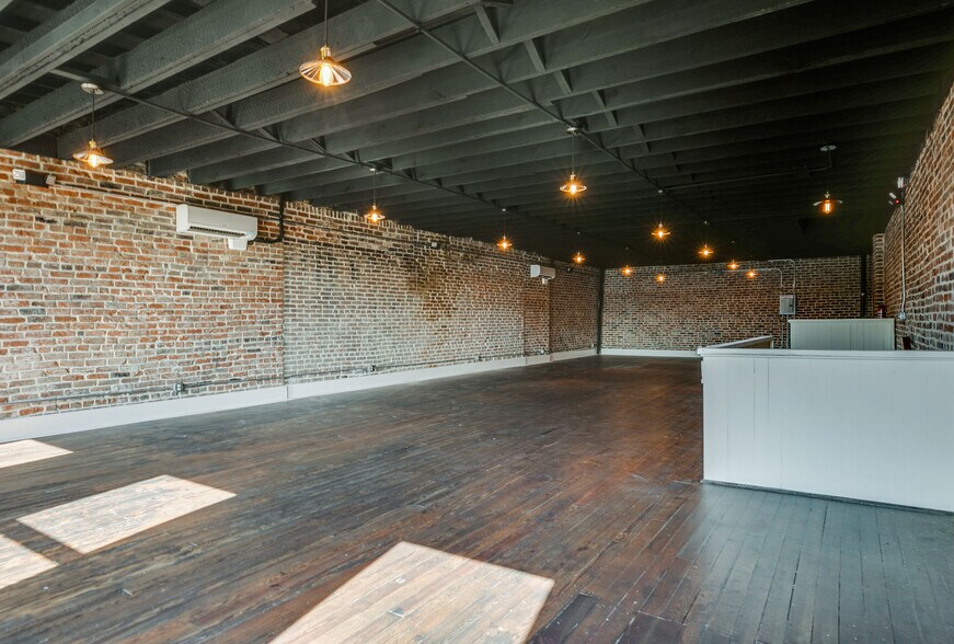 More Photos Of 803 S Main St, Columbia Storefront Retail Office For Lease