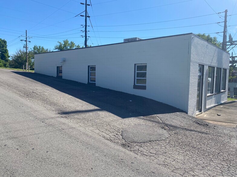 More Photos Of 106 Crutcher St, Vine Grove Freestanding For Sale