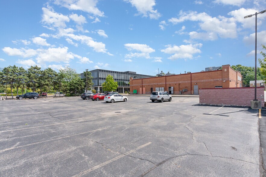 More Photos Of 5942-5948 W Touhy Ave, Niles Storefront For Sale