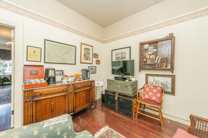 More Photos Of 481 Main St, Weaverville Hotel For Sale