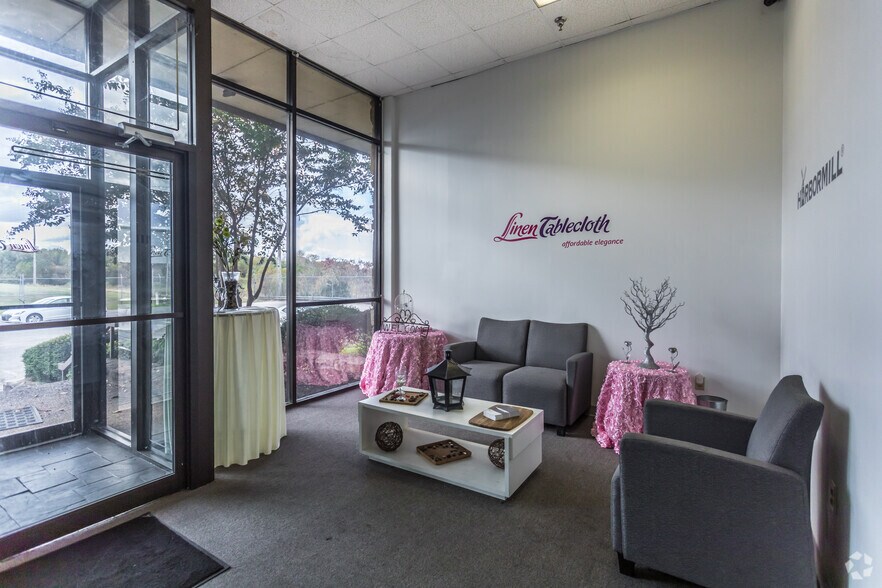 More Photos Of 2900 Datsun Dr, Memphis Distribution For Lease