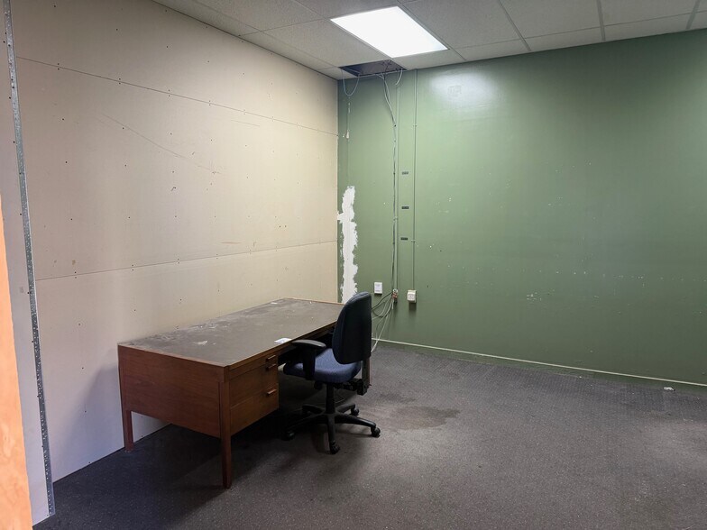 More Photos Of 6001 N US Highway 31, Whiteland Storefront For Lease