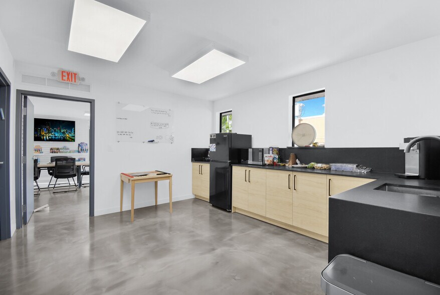 More Photos Of 2990 Griffin Rd, Fort Lauderdale Storefront Retail Office For Sale