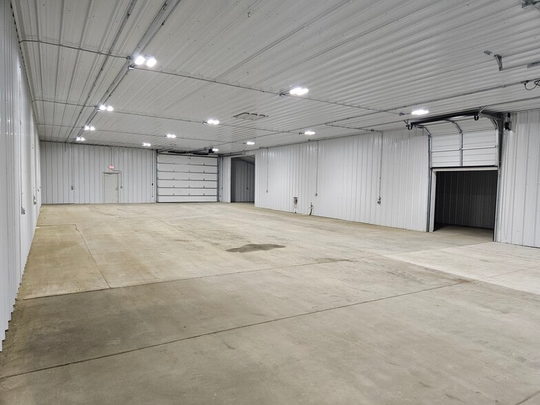 More Photos Of 6505 John J Pershing Dr, Omaha Warehouse For Lease