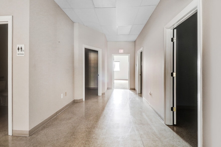 More Photos Of 1990 Woodridge Park Rd, Greenville Research And Development For Lease