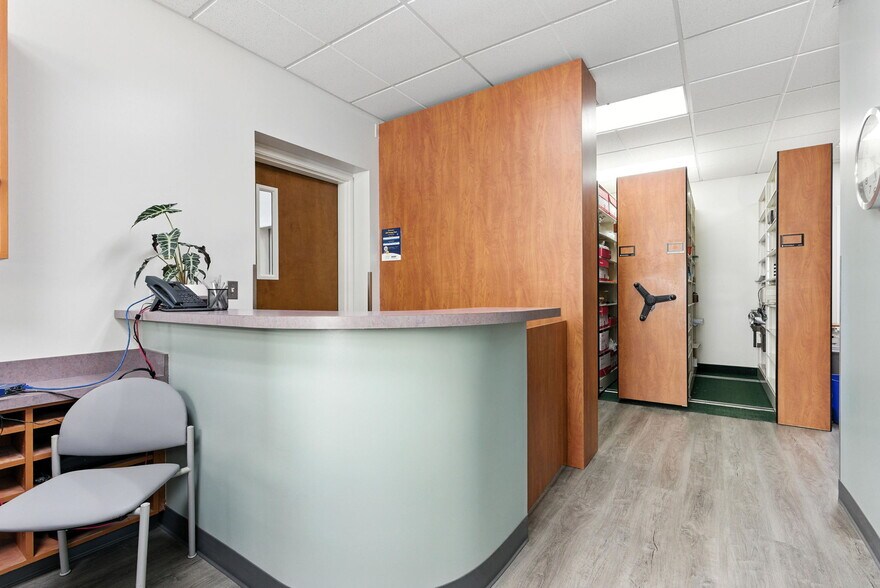 More Photos Of 400 NE Roberts Ave, Gresham Medical For Sale