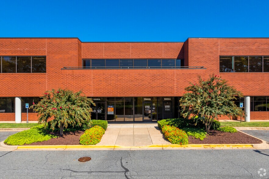 More Photos Of 15870-15892 Gaither Dr, Gaithersburg Light Manufacturing For Lease