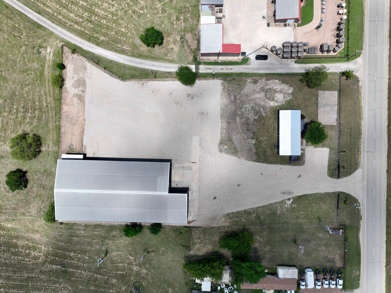 More Photos Of 4528 S Interstate 35, Alvarado Warehouse For Lease