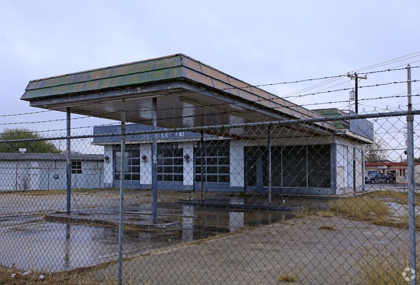 More Photos Of 2130 Austin Hwy, San Antonio General Retail For Sale