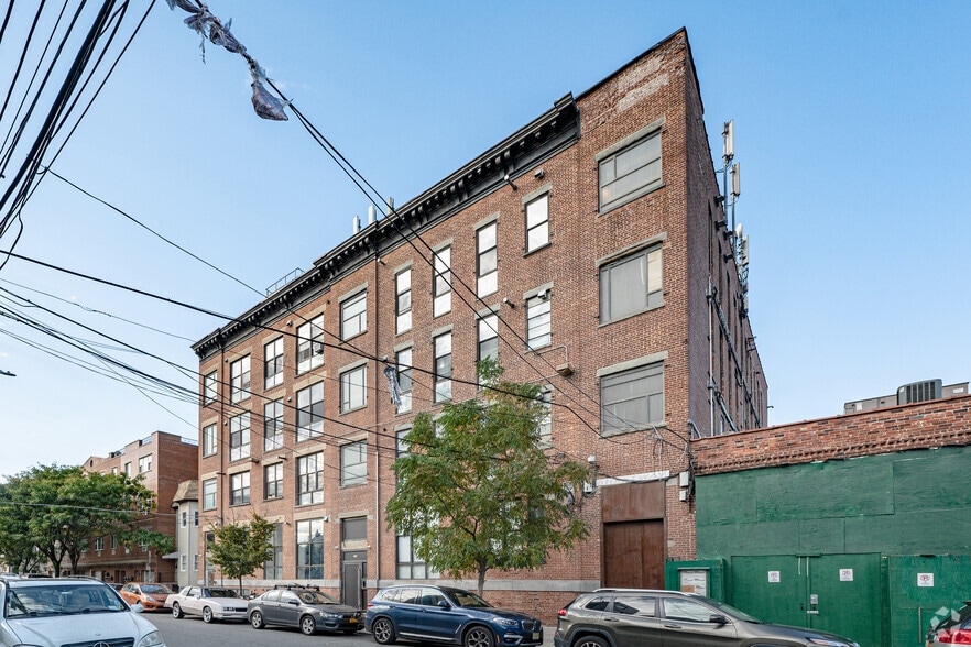 More Photos Of 657 Morgan Ave, Brooklyn Apartments For Lease