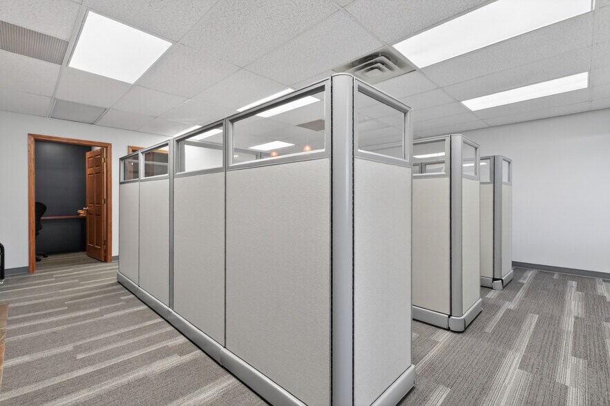 More Photos Of 26622 Woodward Ave, Royal Oak Office For Lease