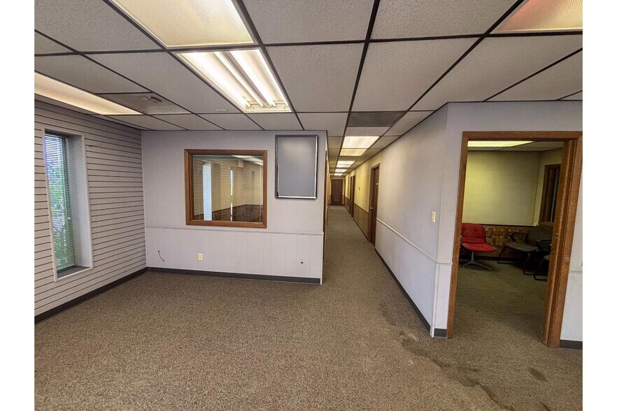 More Photos Of SE 241 SE 10 Ave, Great Bend Warehouse For Sale