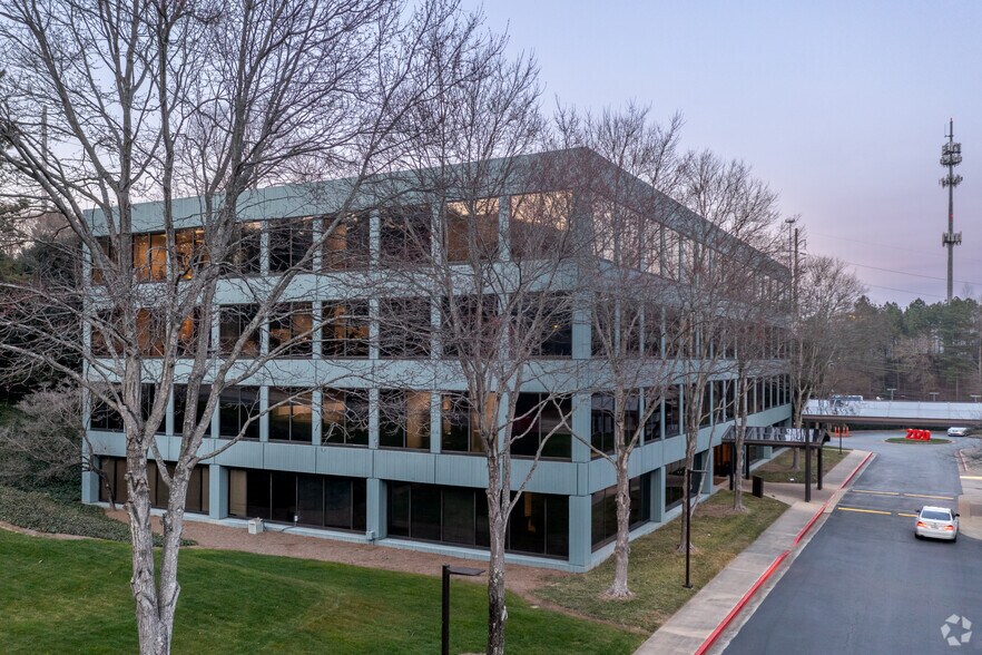 More Photos Of 2110 Powers Ferry Rd SE, Atlanta Office For Lease