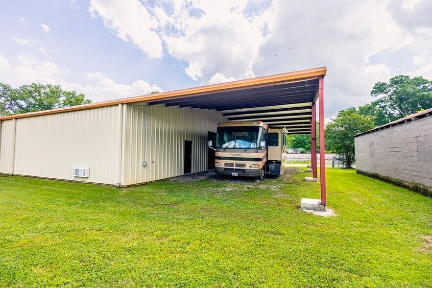 More Photos Of 2418 US-31, Falkville Warehouse For Sale