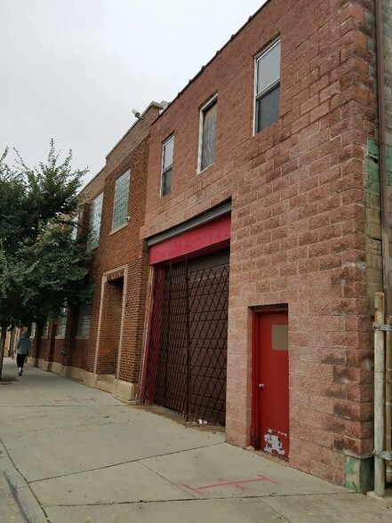 More Photos Of 3130-3136 W Chicago Ave, Chicago Showroom For Sale