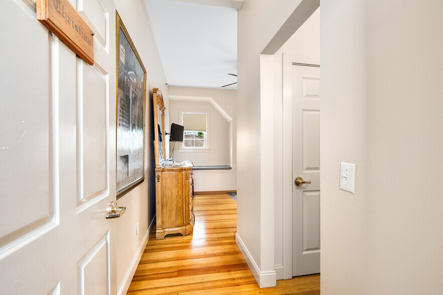 More Photos Of 130 Chapel St, New Shoreham Storefront Retail Residential For Sale