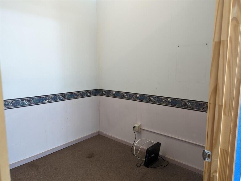 More Photos Of 14-20 Pleasant St, Claremont Storefront Retail Office For Lease