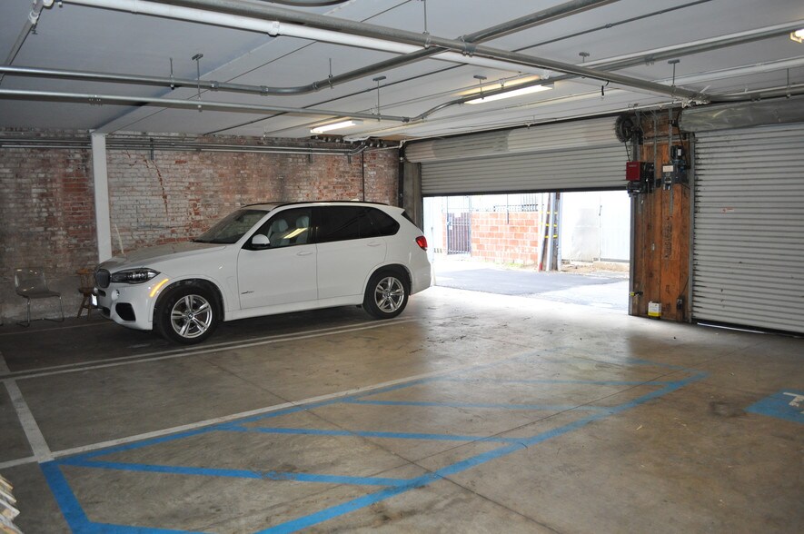 More Photos Of 7494 Santa Monica Blvd, West Hollywood Office For Lease