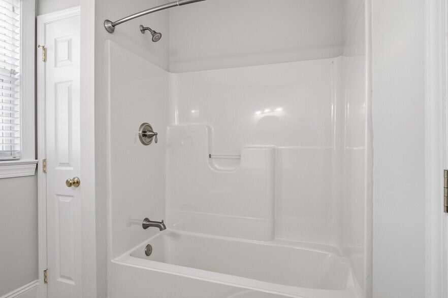 More Photos Of 6245 University Park Dr, Radford Office Residential For Sale