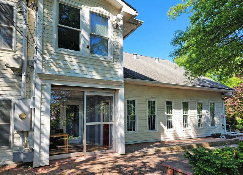 More Photos Of 4700 Erie St, College Park Office For Sale