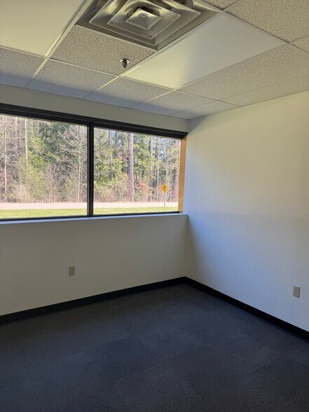 More Photos Of 30 Boston Ct, Essex Junction Warehouse For Lease