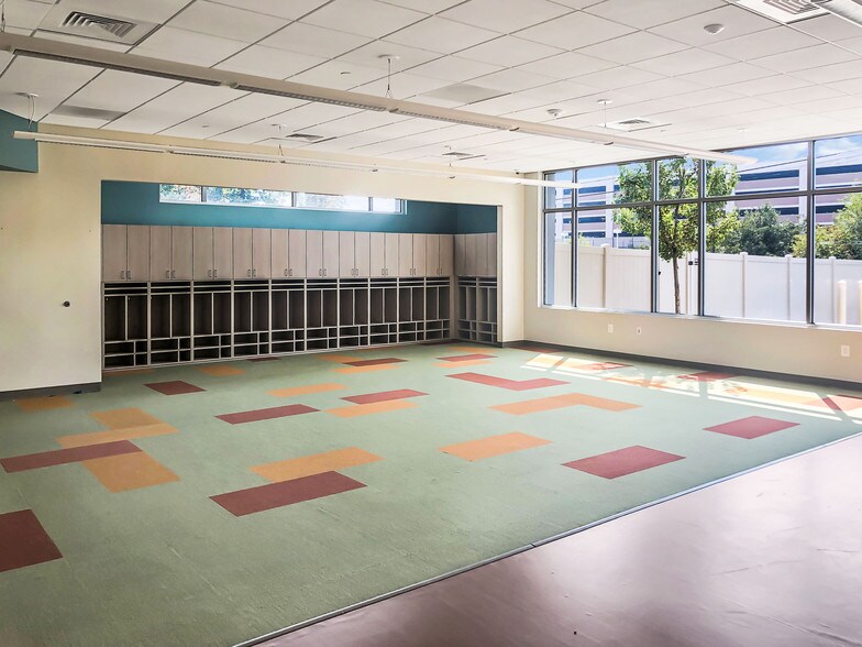 More Photos Of 43635 Greenway Corporate Dr, Ashburn Schools For Lease