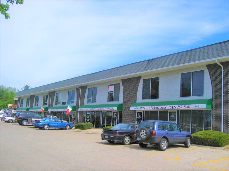 More Photos Of 8421 University Ave, Clive Office Residential For Lease