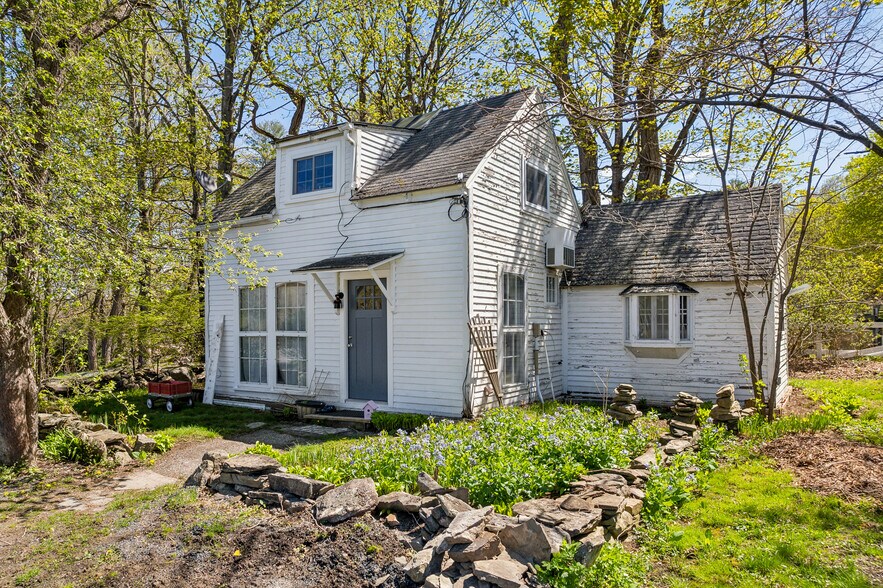 More Photos Of 9 Main St, Lyme Hospitality For Sale