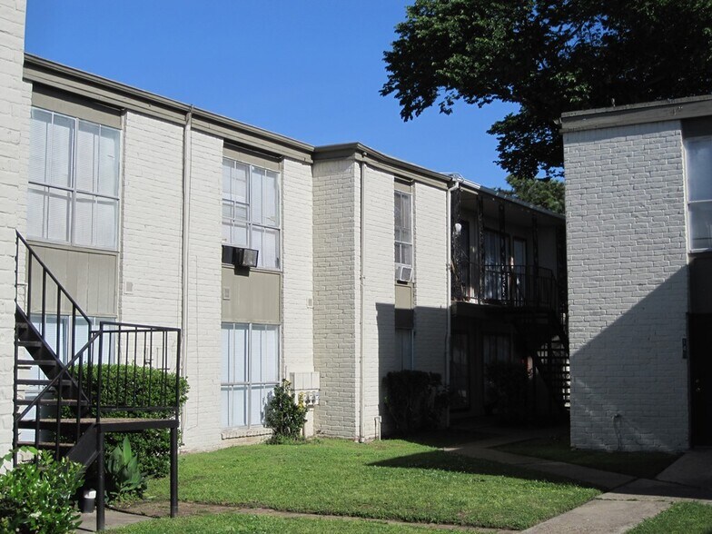 More Photos Of 2200 Wirt Rd, Houston Apartments For Sale