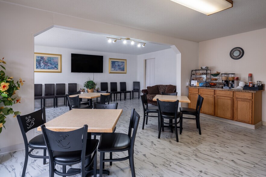 More Photos Of 200 S Pine Ridge Ave, Merrill Hotel For Sale