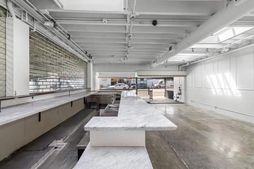 More Photos Of 310-315 S Robertson Blvd, Los Angeles Storefront For Lease