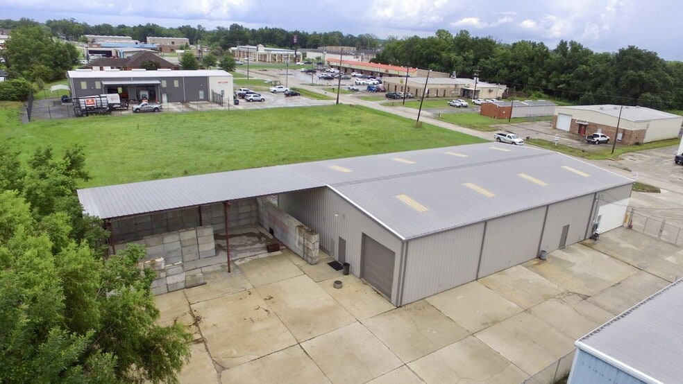 More Photos Of 2717 Ruby, Gonzales Service For Lease